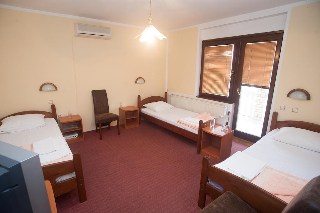 Hotel Extra Lion Md Ni Værelse billede