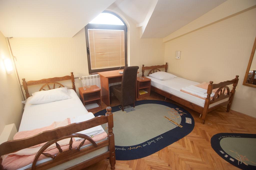 Hotel Extra Lion Md Ni Værelse billede