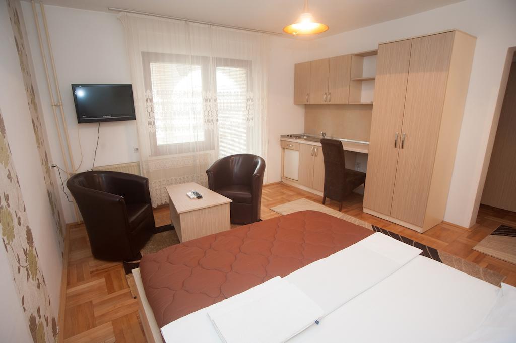 Hotel Extra Lion Md Ni Værelse billede